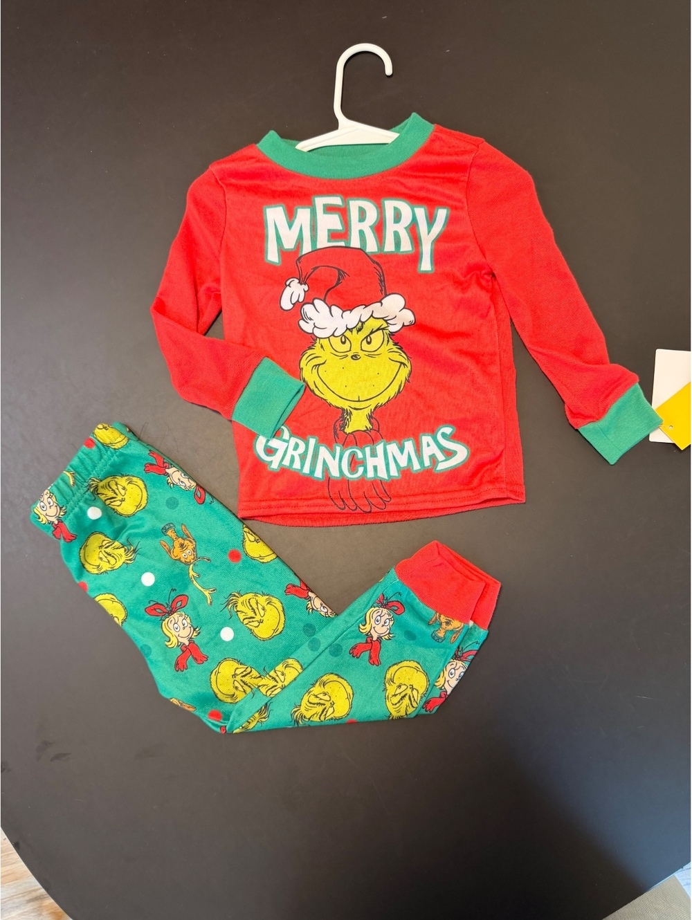 NWT Dr. Seuss The Grinch Merry Grinchmas pajama set